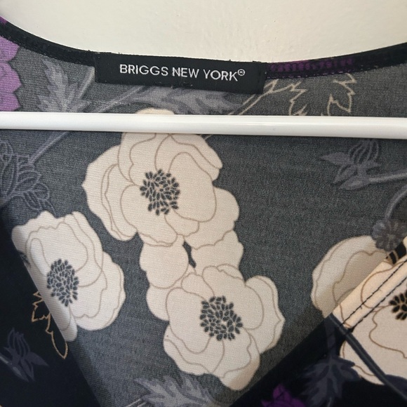 Floral Faux Wrap Top - Picture 3 of 6